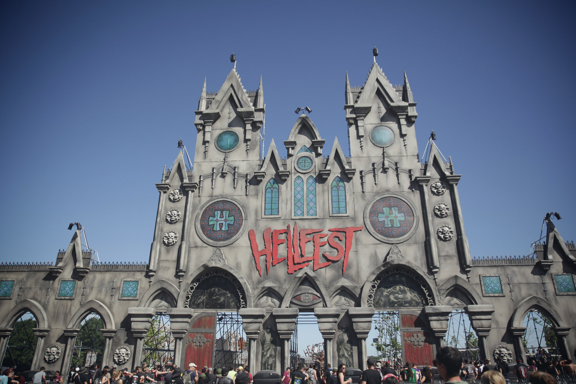 Les vélos s'entassent à l'entrée du Hellfest