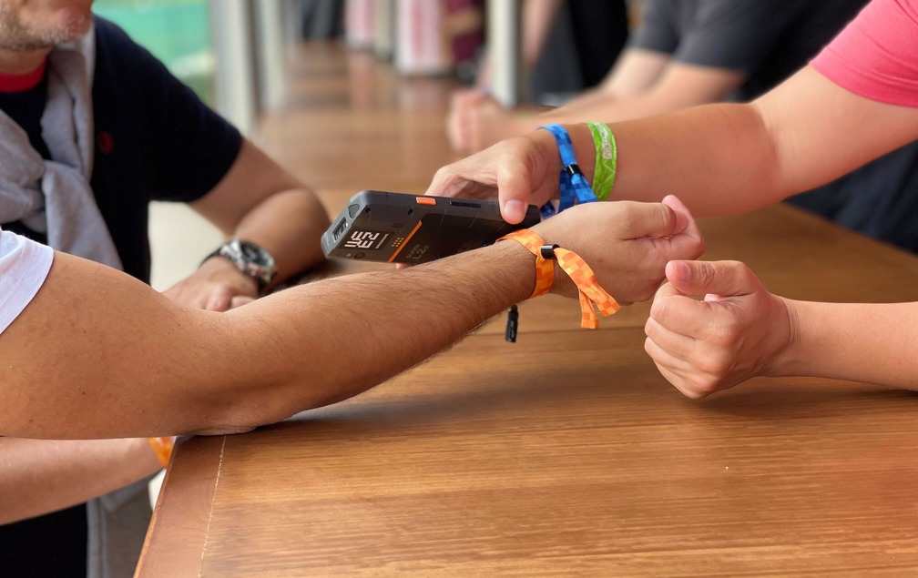 New Type Custom Printed NFC Fabric Elastic Bracelet RFID Stretch Wristband  - China RFID Wristbands and Dye-Sub Printed Wristbands price |  Made-in-China.com