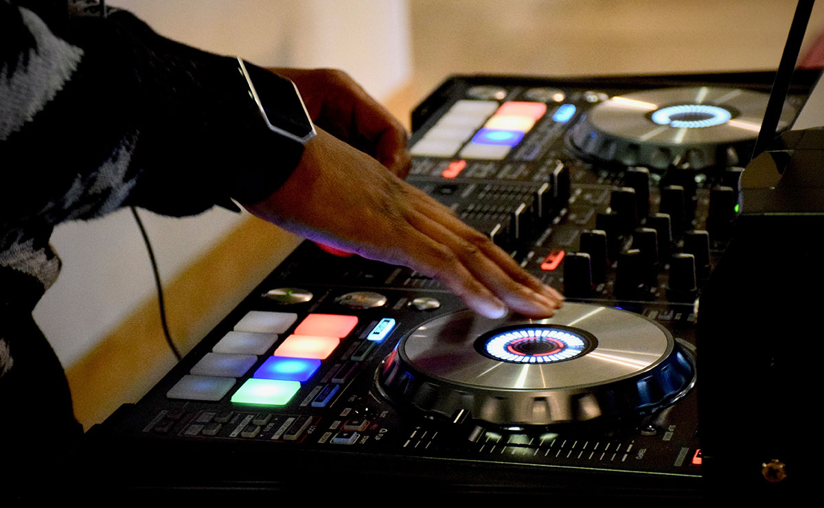 Comment devenir DJ : tout ce qu'il faut savoir