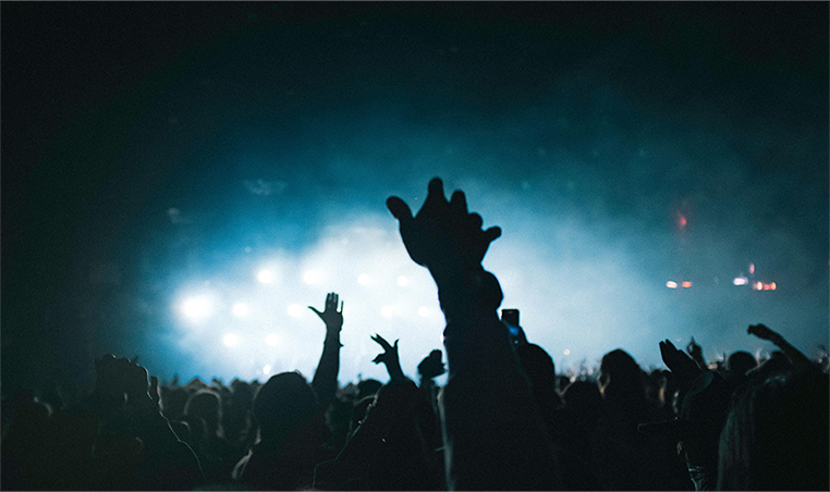 💡Tip: Use an event-focused CRM like Gigz! Connected to Weezticket, it automatically pulls in all your ticketing data, allowing you to segment your messages with precision. You can also automate your campaigns based on key triggers (purchase, registration, birthday, etc.), ensuring continuous, personalised communication without any manual effort. By relying on visit and purchase data, Gigz also helps you target highly qualified lookalike audiences.