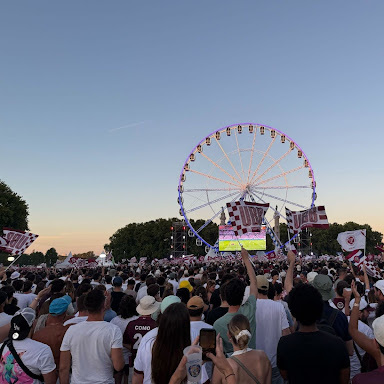 fans watching the Rugby Top 14 finale in bordeaux in 2025