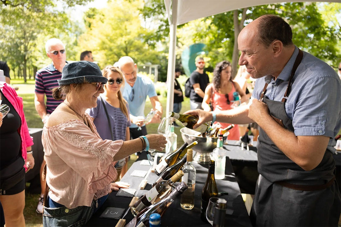 Dématérialiser les coupons de dégustation grâce au bracelet cashless aux Festival Vins et Histoire de Terrebonne