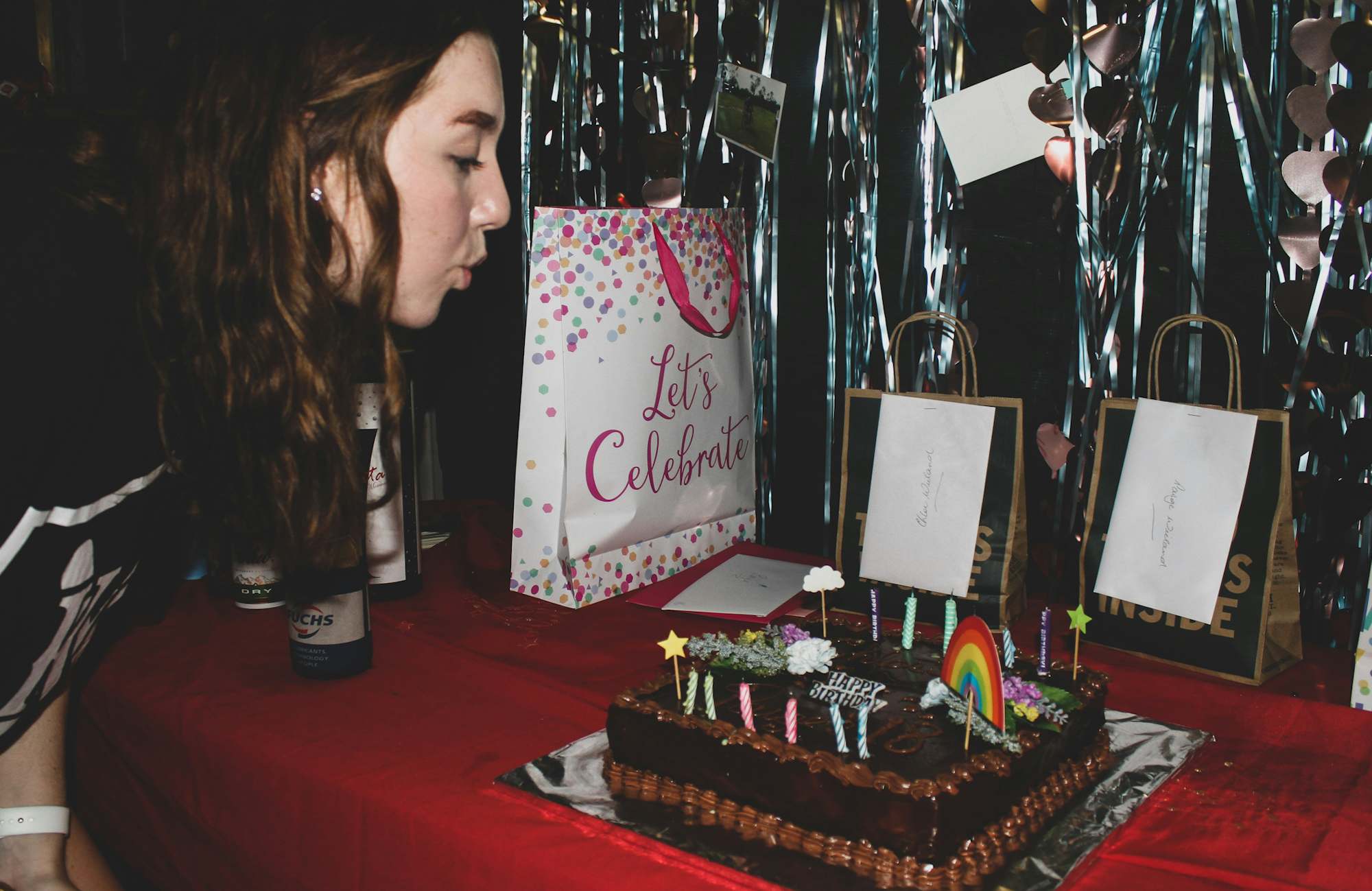 how to organise a surprise party reveal